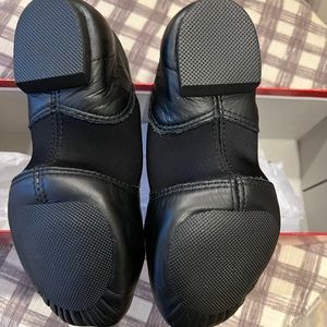 New with box Capezio Jazz Shoes size 4